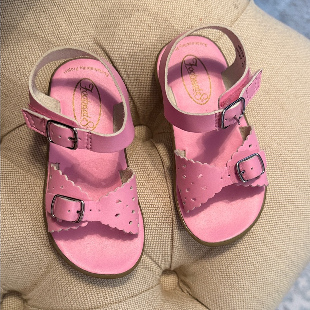 FootMates Pink Scalloped Kids Sandals